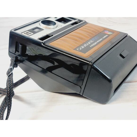 Vintage Kodak Colorburst 100 Instant Film Camera Photography With Strap 1980s - Picture 7 of 12